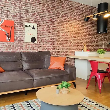 Cozy One-bedroom At Ljubovic Park 아파트 *