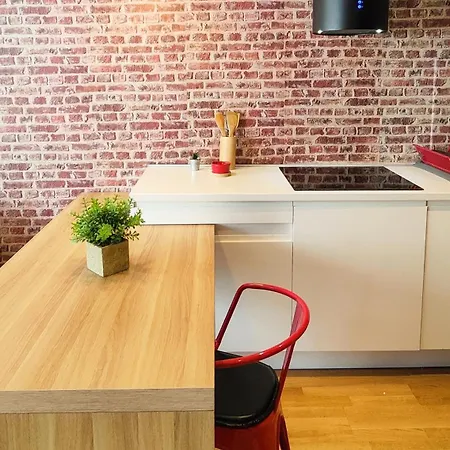 Cozy One-bedroom At Ljubovic Park 아파트 *