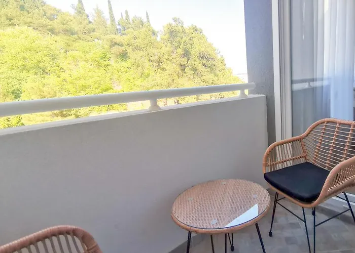 Daire Cozy One-bedroom At Ljubovic Park